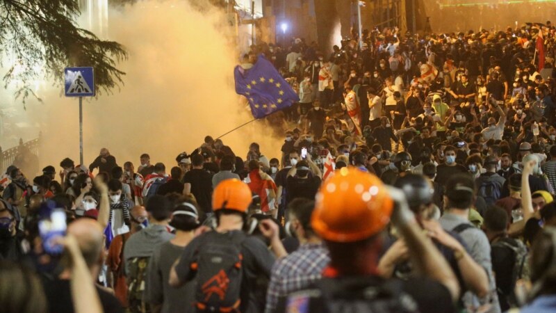 Разгон акций протеста в Тбилиси: вступление Грузии в ЕС стоит под угрозой