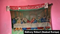 Bagaméron és környékén sokan görögkatolikusok. A térség adja az egyház kemény magját. Budai Alexandra és családja is hívők, a gyerekek hálószobájának falán is az utolsó vacsora képe lóg egy "Hajrá Magyarország!" felirattal megspékelve