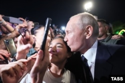 Президент России Владимир Путин во время поездки в Республику Дагестан. Дербент, 28 июня 2023 года