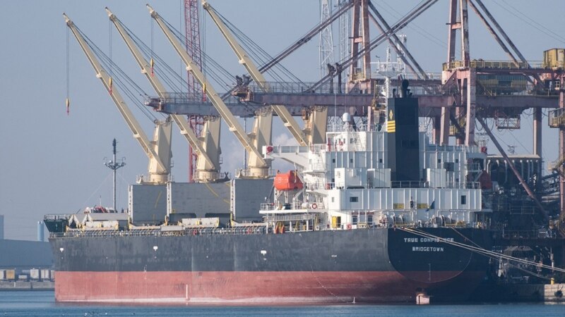 Brod pogođen raketom kod obale Jemena