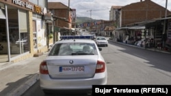 Policijsko vozilo u Severnoj Mitorivici, Kosovo, 11. oktobar 2023.