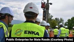 Работници на Енка на 1 јуни во близина на патарината на Тетово - Гостивар започнаа истражување потребни за градба на патот, дел од Коридорот 8.