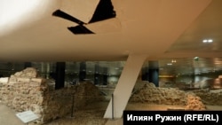  Така наподобява таванът сега 