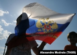 Росія мілітарізує травневі свята і активно до цього процесу залучають молодь – депутат Забавін