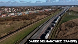 Черга вантажівок на українсько-польському кордоні, листопад 2023 року