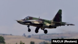 Македонски Су-25 се враќа од извидувачка мисија за време на воениот конфликт на 22 јуни 2001 година