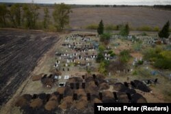 Похороны погибших при ударе по селу Гроза, 8 октября 2023 года