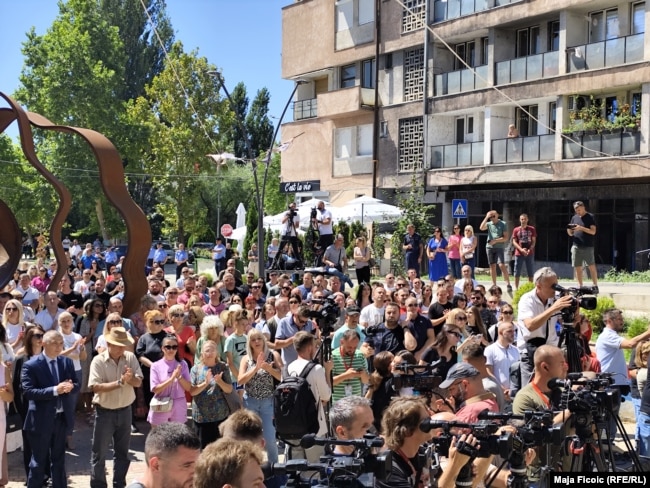 Hapja e urës kundërshtohet edhe prej serbëve lokalë në veri. (Foto: Radio Evropa e Lirë)