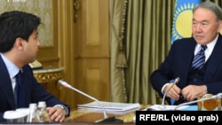 Then-Economy Minister Quandyq Bishimbaev (left) meets with then-President Nursultan Nazarbaev.