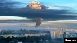 Дым после вероятной атаки беспилотника в Севастополе, Крым, 29 апреля 2023 года