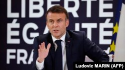 Francuski predsednik Emenuel Makron na konferenciji za novinare u Jelisejskoj palati, Pariz, 16. januar 2024.