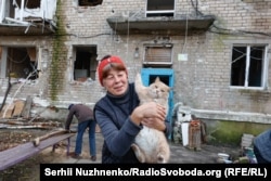 Avdiyivka residents on November 8 gather outside their apartment building, which suffered heavy damage from constant Russian military strikes on the city in Ukraine's Donetsk region. (Serhiy Nuzhnenko, RFE/RL's Ukrainian Service)