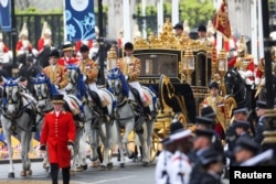 Kraljevska kočija na putu za Vestminstersku opatiju, London, 6. maj 2023.