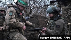 Luptătorii Armatei Voluntarii Ucrainene își mențin pozițiile pe linia frontului lângă Bahmut/regiunea Donețk 