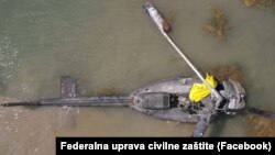 U izvlačenju helikoptera su učestvovali Specijalna jedinica Federalne uprave policije i Interventna spasilačka služba Mostar. 