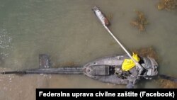 Во извлекувањето на хеликоптерот, учествуваше специјалната единица на Федералната полициска администрација и службата за интервенција на мостови.