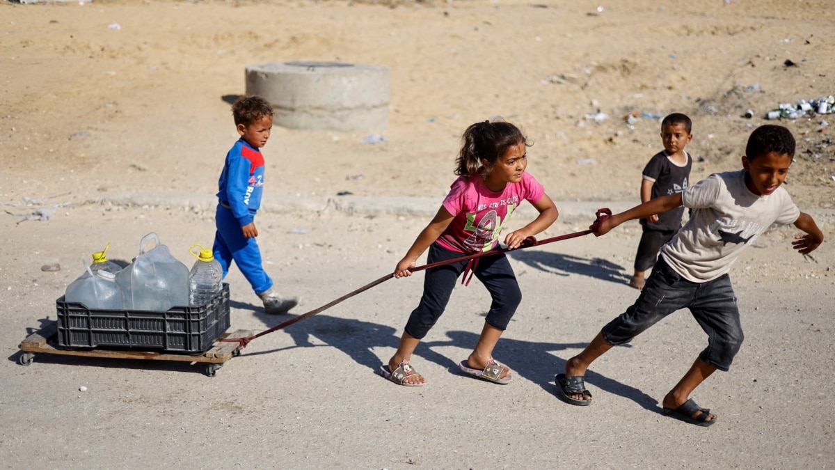 Rafahból is menekülnek a palesztinok, miután az izraeli csapatok légi és szárazföldi támadást indítottak