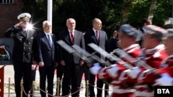 Началникът на отбраната Емил Ефтимов, служебният военен министър Атанас Запрянов, служебният премиер Димитър Главчев и президентът Румен Радев.