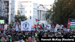 Demonstranti marširaju centralnim londonskim ulicama 11. novembra zahtevajući prekid bombardovanja Gaze.