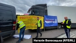 The truckers are demanding the reimposition of limits on the number of Ukrainian-licensed trucks entering Poland. 