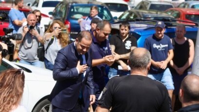 Полицаи се събраха на спонтанна проява зад парламента в понеделник