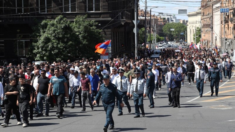 Երևանում բողոքի ակցիայի երկու մասնակից ձերբակալվել է՝ սառը զենք կրելու կասկածանքով. ՔԿ