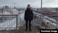 Игорь Яковлев на станции Волоколамск, где Ефрем Палагин служил билетным кассиром, в феврале 2021 года