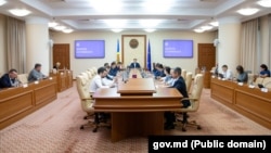 Guvernul își propune ca în următorii 5-7 ani, fiecare sector gestionat de ministere să fie supus unui proces de raționalizare a cheltuielilor. În imagine: ședința Guvernului din 31 iulie, 2024.