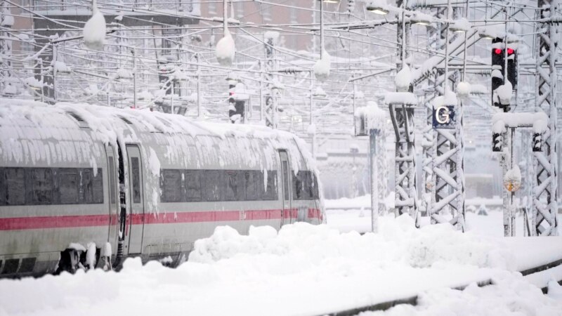 Snijeg paralisao vazdušni i željeznički saobraćaj na jugu Njemačke