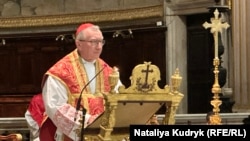 Кардинал Паролін під час проповіді