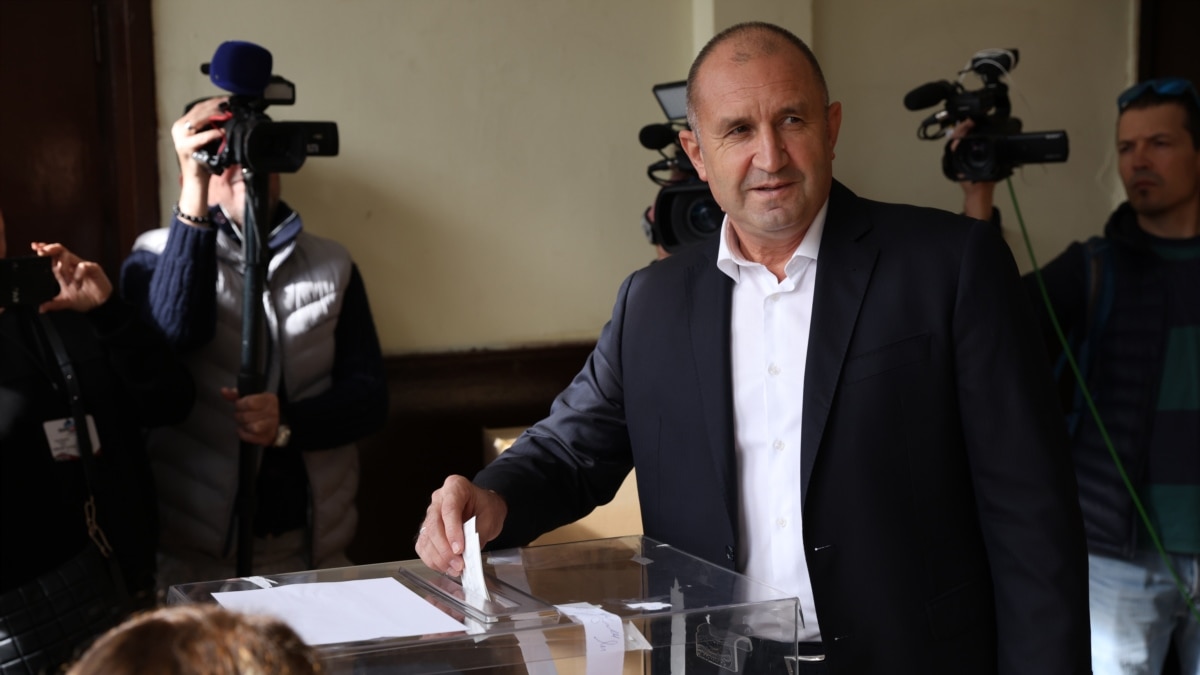 Румен Радев определи като очевидна“ нуждата за промени в Изборния