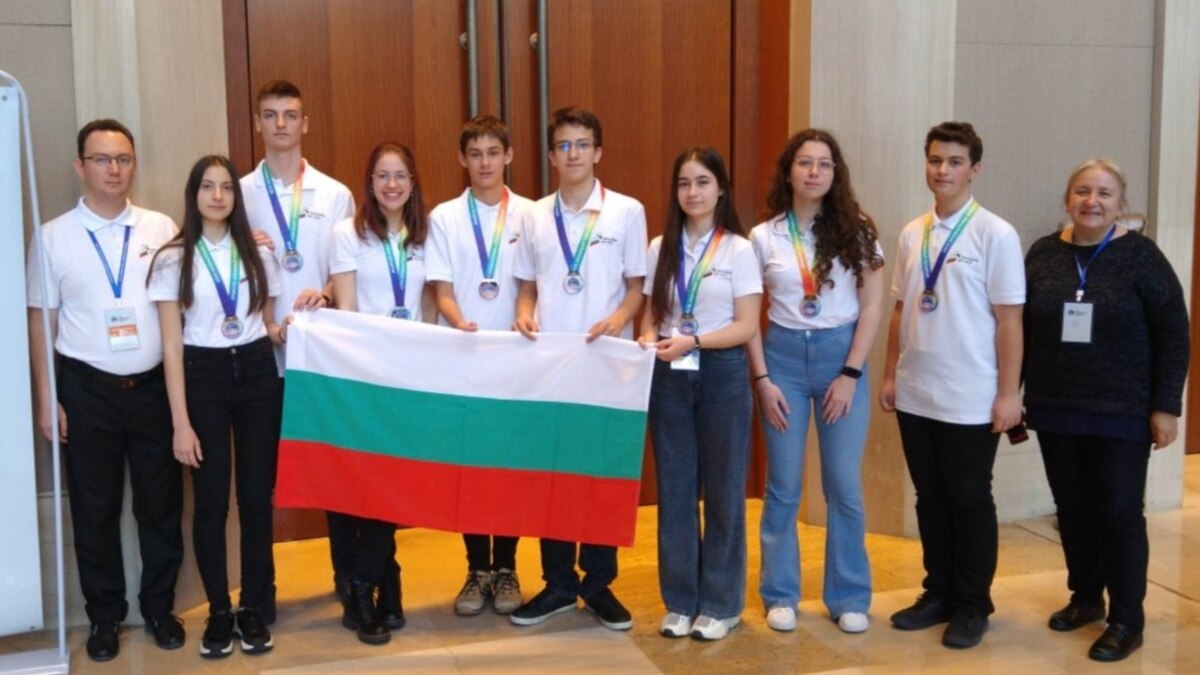 Те са още деца, умни и любопитни за знания. Мечтаят