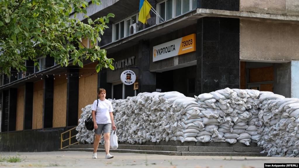 Въпреки че руските сили атакуват Херсон почти ежедневно, Москва същевременно предлага на руски граждани субсидирани ипотечни кредити за покупка на имоти в обстрелвания град на фронтовата линия. (архивна снимка)