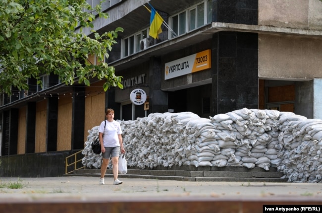 Прифронтовий Херсон. Попри щоденні російські обстріли, люди продовжують тут жити