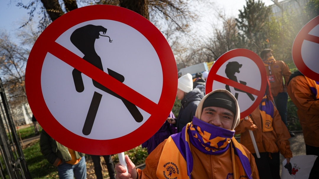 Жалаңаш емес періштелердің суреттері