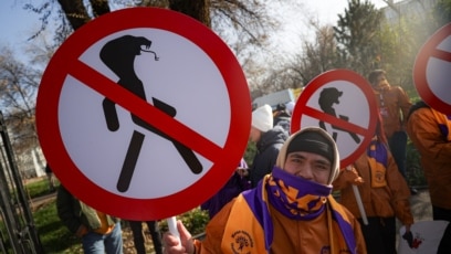 Порно күйеуі жұмыста