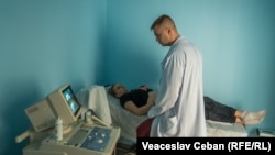 Boris Galațan este medic ginecolog-obstetrician la Institutul Mamei și Copilului. Acesta face naveta de șase ori pe lună de la Chișinău la Soroca, unde este ginecolog la spitalul raional de peste 2 ani. 