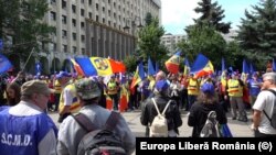 VIDEO | Angajatii CFR protestează la Ministerul Transporturilor