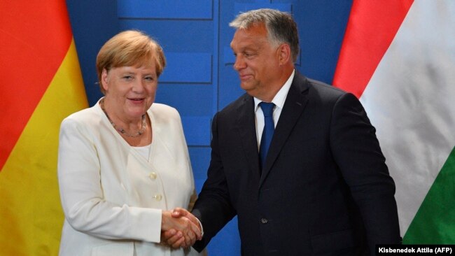 Angela Merkel német kancellár és Orbán Viktor magyar miniszterelnök a Páneurópai Piknik 30. évfordulóján Sopronban, 2019. augusztus 19-én