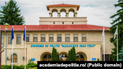 Academia de Poliție este instituția căreia Guvernul i-a desființat școlile doctorale din cauza doctoratelor suspecte de plagiat obținute chiar de unii șefi. Un ex comandant a fost condamnat definitiv pentru șantajarea jurnalistei Emilia Șercan, care a dezvăluit neregulile.