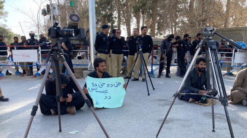 د بلوچستان خبریالان د پریس کلب تړلو اقدام ضد د اسمبلۍ مخې ته احتجاج کوي