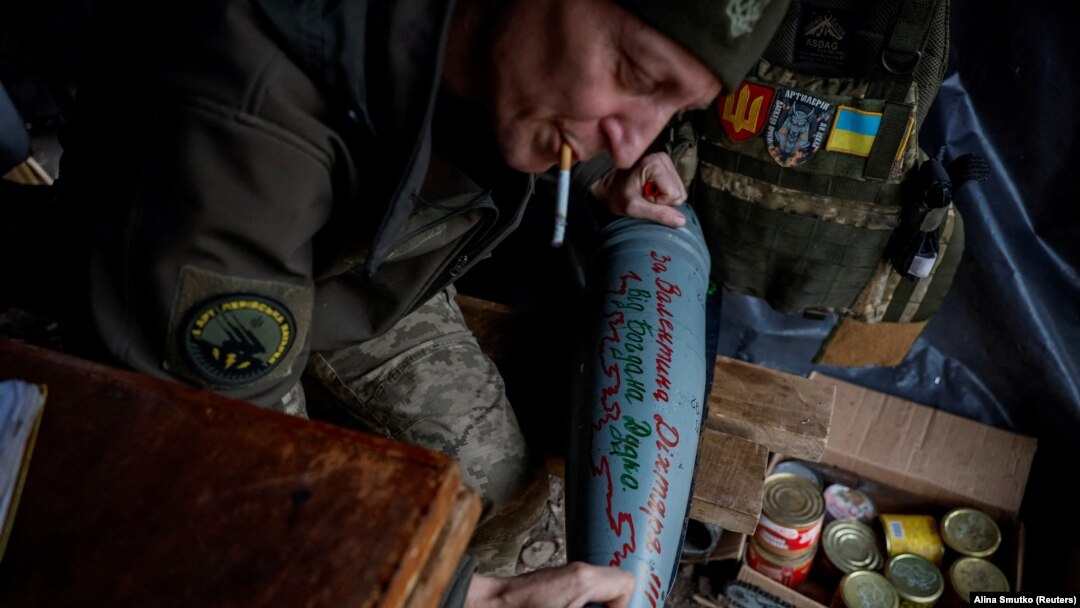 Навесні у ЄС оголосили про триетапний план, згідно з яким блок мав надати Україні мільйон артилерійських боєприпасів протягом 12 місяців