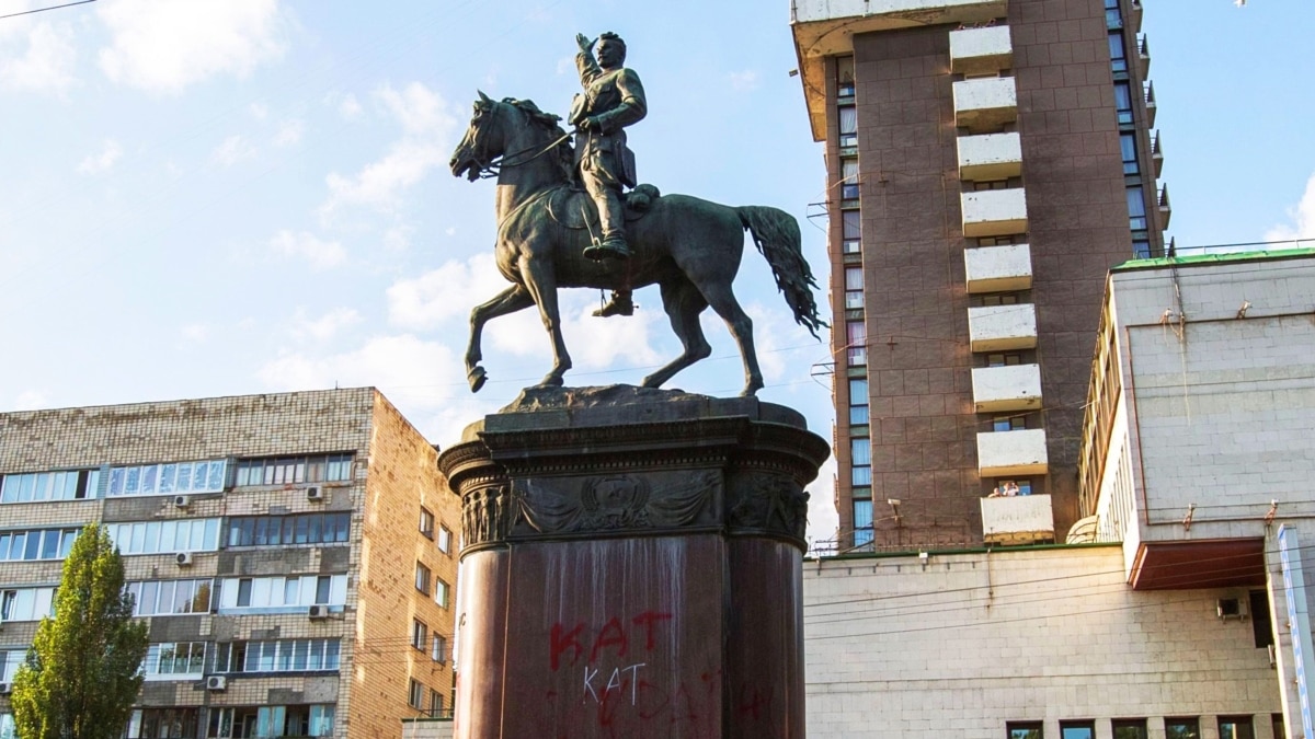 У Києві демонтували пам’ятник Щорсу