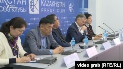Кандидаты-самовыдвиженцы на пресс-конференции в Алматы, где рассказывают о проблемах, с которыми столкнулись во время предвыборной гонки