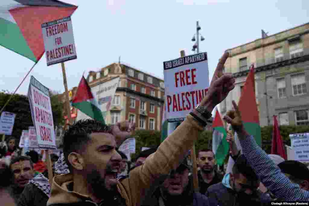 Demonstranti na protestu solidarnosti &quot;Stojimo uz Palestinu&quot;, Dablin, 11. oktobar 2023.