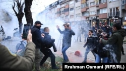 A protest led by politicians opposed to the Kosovo Specialist Chambers escalated on the streets of Pristina.