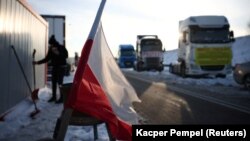 Протестувальники на пункті пропуску Гребенне – Рава-Руська в Гребенному, Польща, 8 січня 2024 року