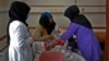 کمبود قابله ها در افغانستان به مشکلات نوزادان و مادران حامله افزوده است 