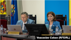 Președinta CEC, Angelica Caraman, prezentând raportul despre mersul votării până la orele 15:00.