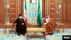 دیدار رئیسی و بن‌سلمان در ریاض در حاشیه نشست «سازمان همکاری‌های اسلامی». بیستم آبان امسال